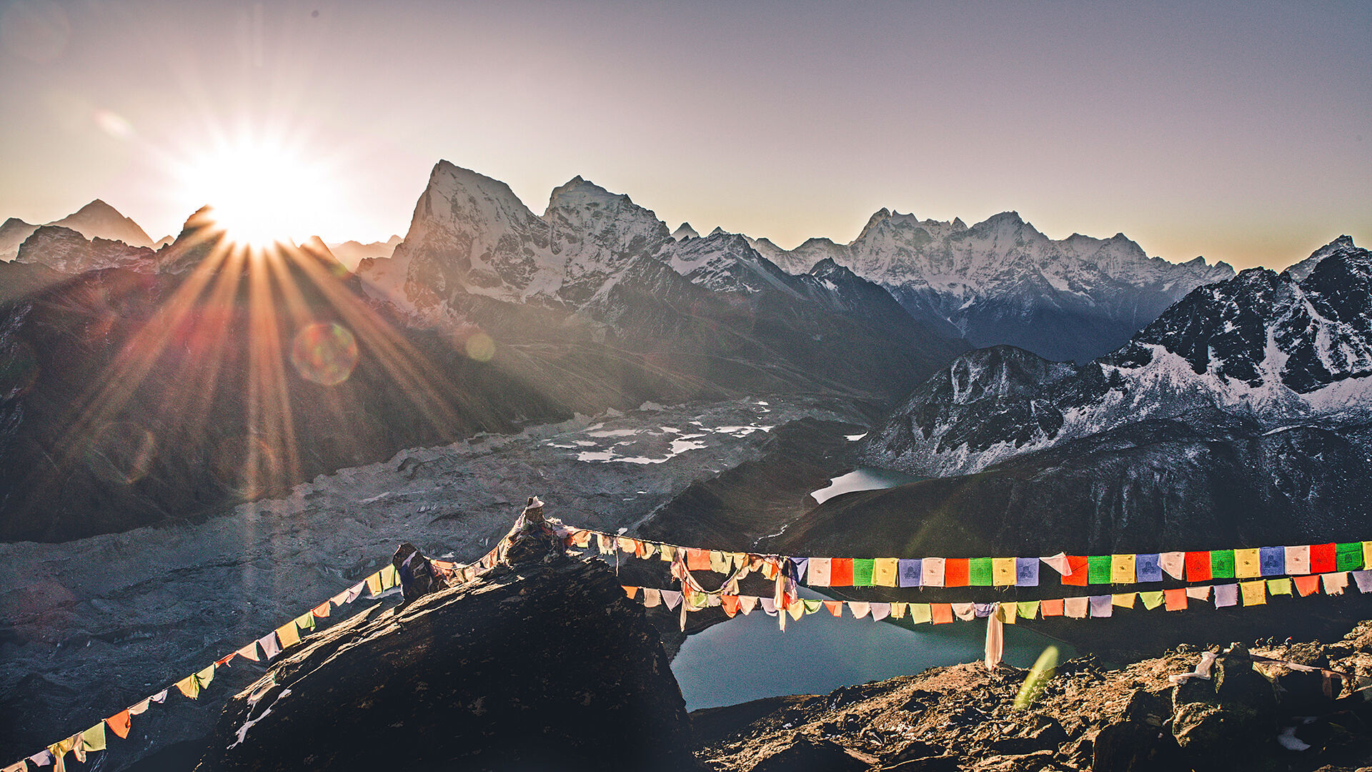 American mountaineer dies during climb to Mount Everest